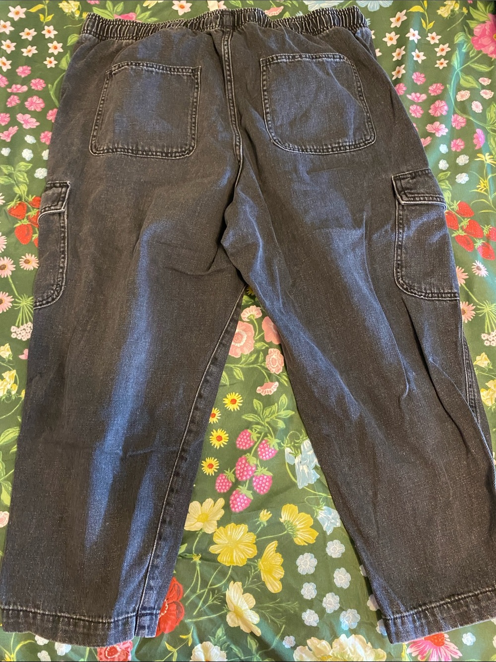 GAP Black Cropped Cargo Pull-On Pants - Picture 3 of 3